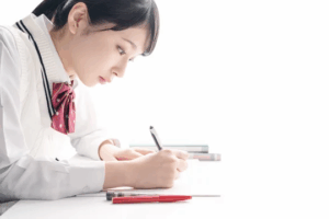 ARK英会話教室　女子高校生が英語の試験対策をしている